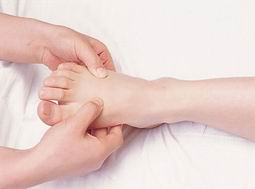 足の疲れを和らぐ対策ー足裏マッサージ